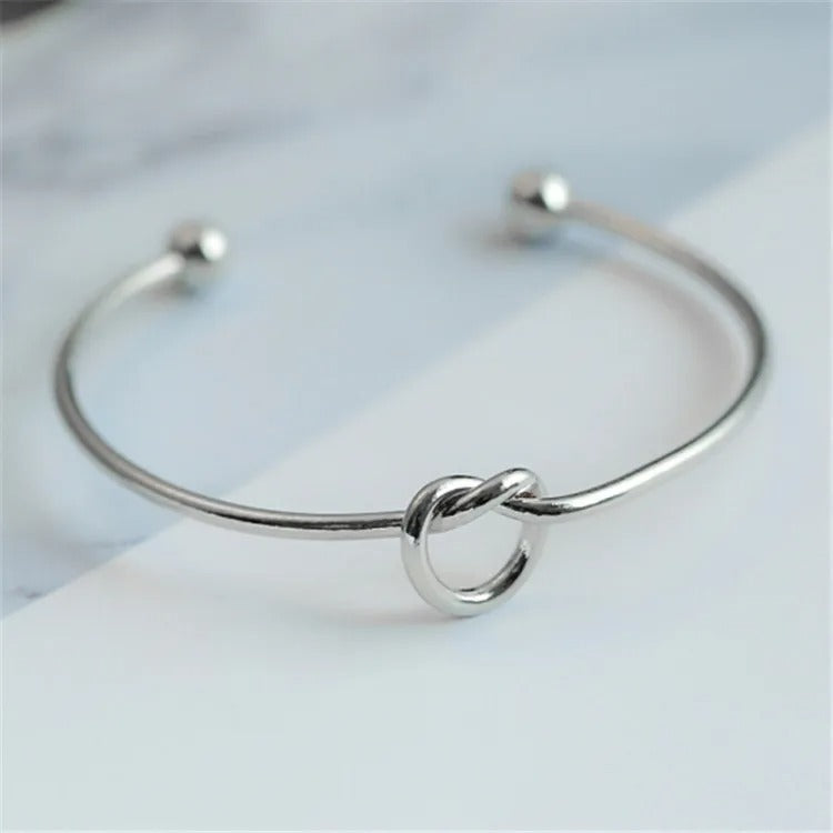 Pulsera Minimalista de Nudos Ajustable