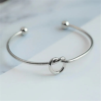 Pulsera Minimalista de Nudos Ajustable
